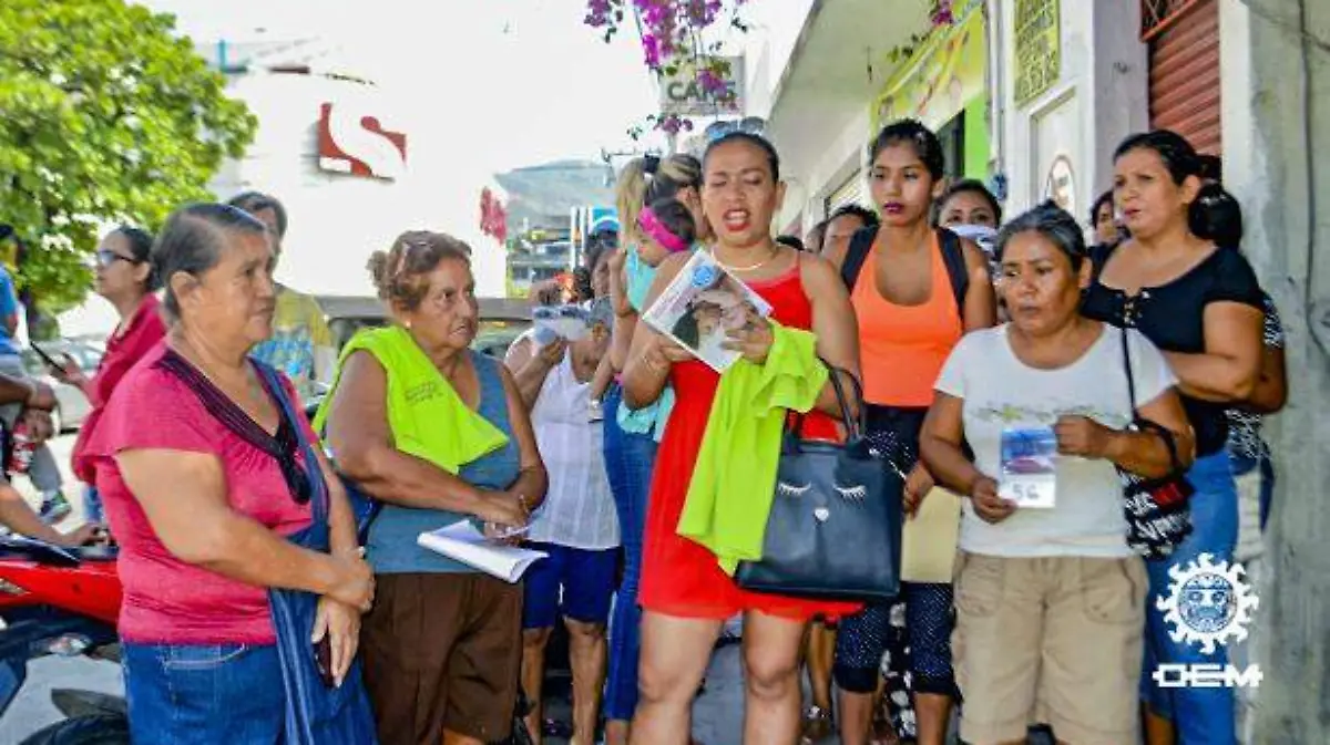 Acapulco - Comerciantes ambulantes piden un espacio para vender sus productos